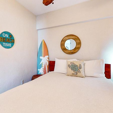 Jax Beach Oceanfront Getaway Джэксонвилл-Бич Номер фото