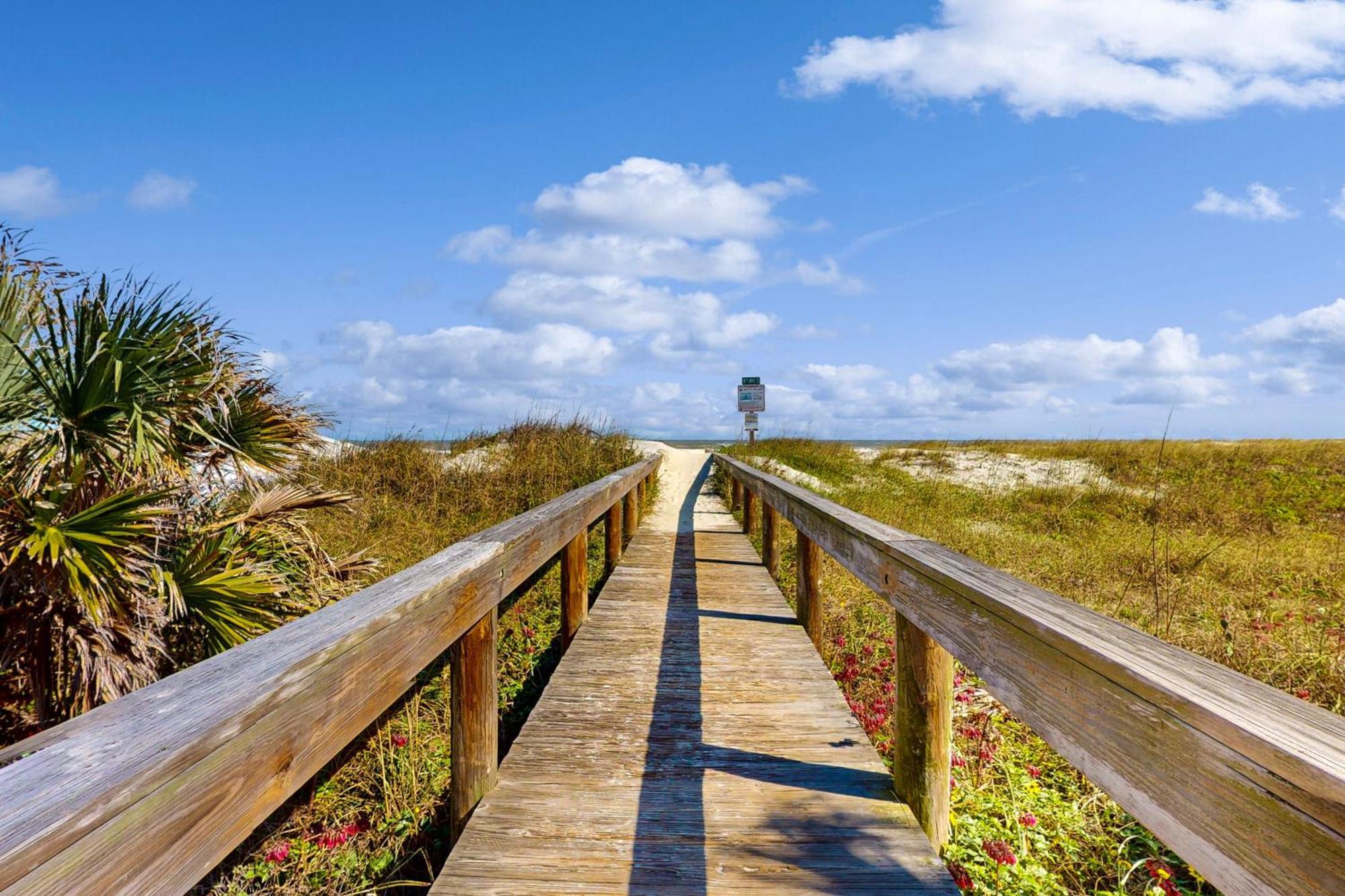 Jax Beach Oceanfront Getaway Джэксонвилл-Бич Номер фото