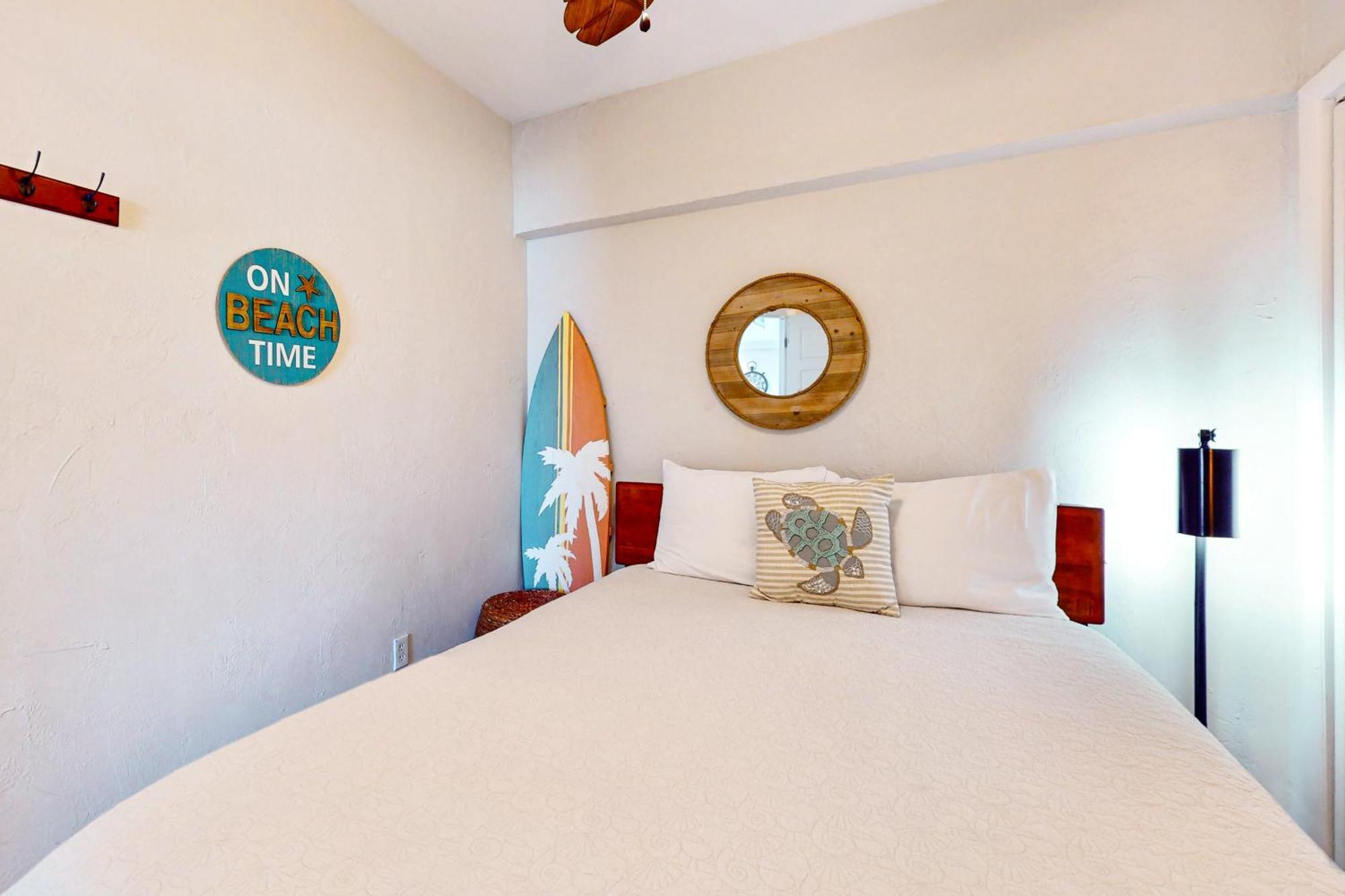 Jax Beach Oceanfront Getaway Джэксонвилл-Бич Номер фото