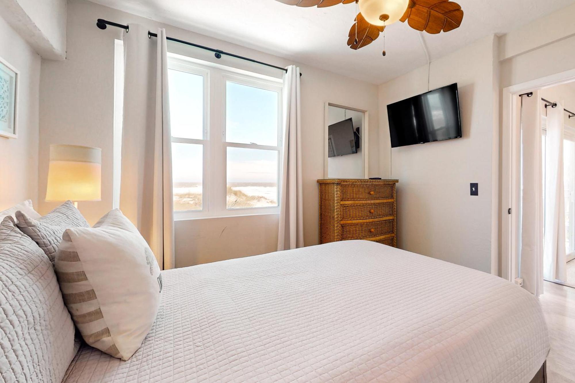 Jax Beach Oceanfront Getaway Джэксонвилл-Бич Номер фото
