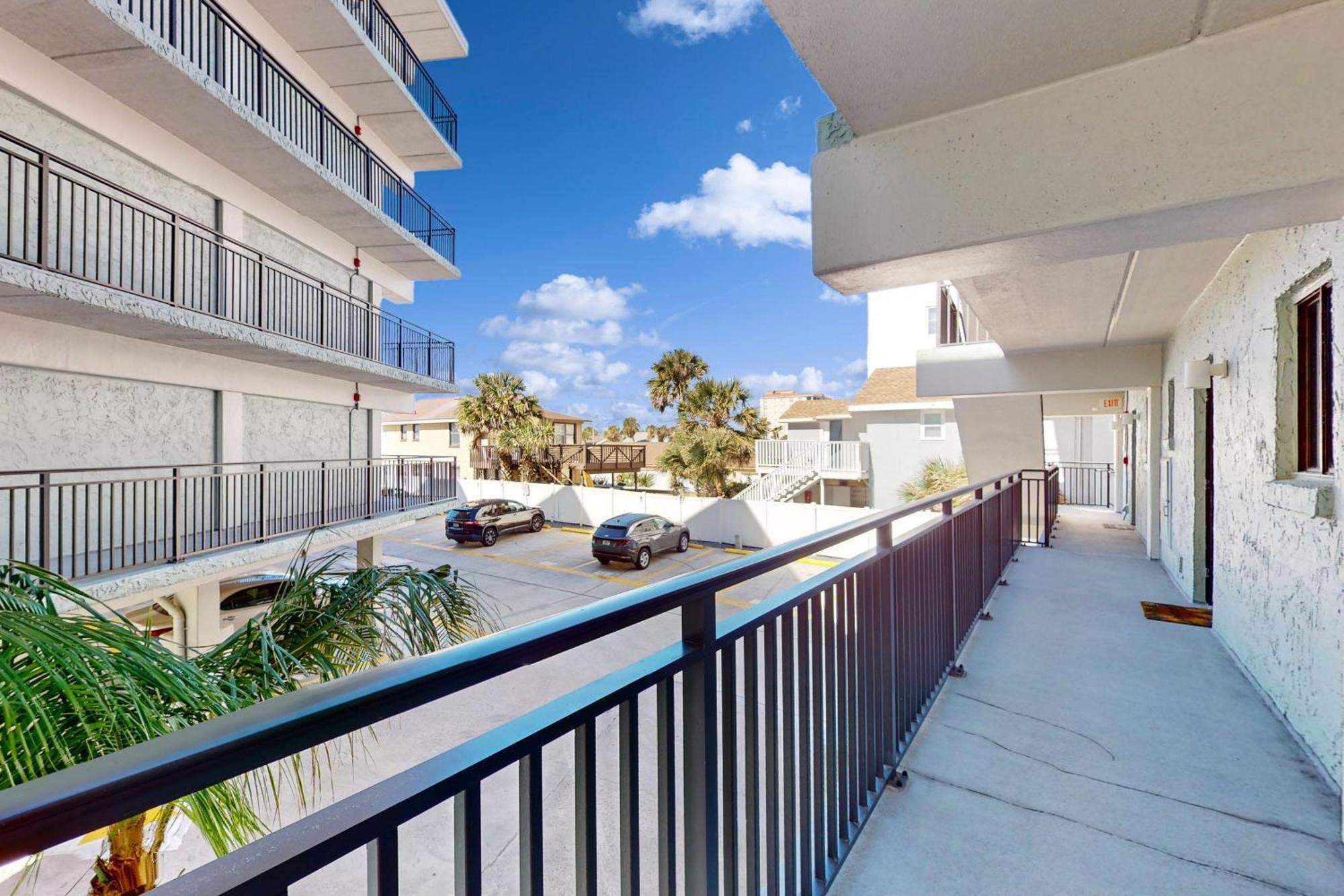 Jax Beach Oceanfront Getaway Джэксонвилл-Бич Номер фото