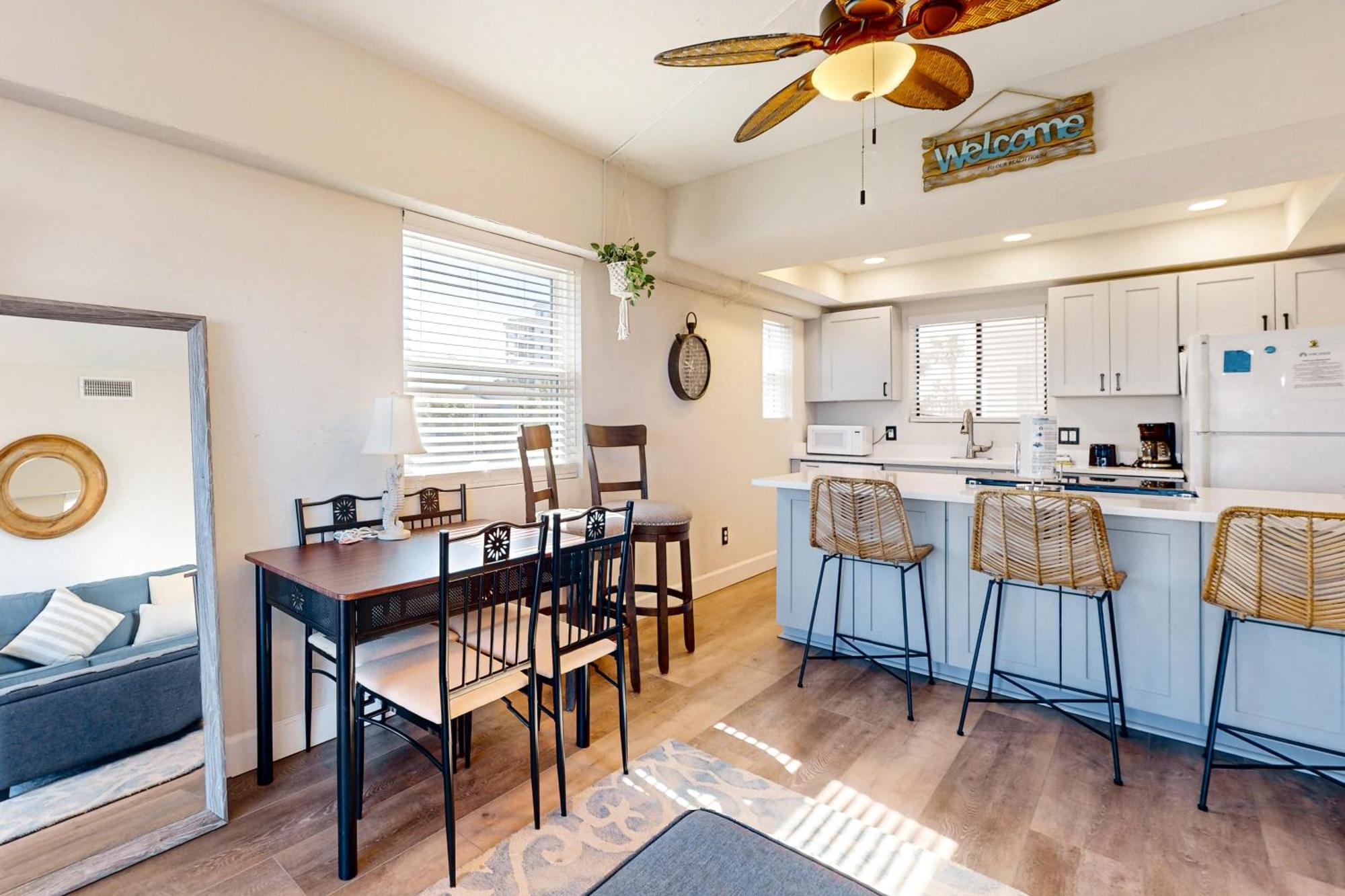 Jax Beach Oceanfront Getaway Джэксонвилл-Бич Номер фото